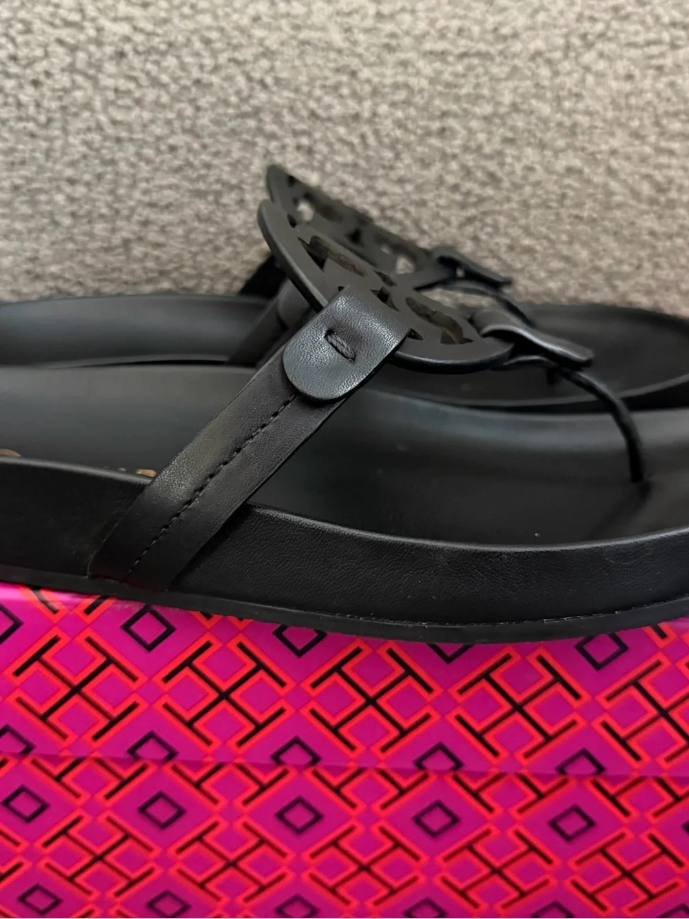 Tory Burch Black Leather Logo Thong Footbed Sandals size 8